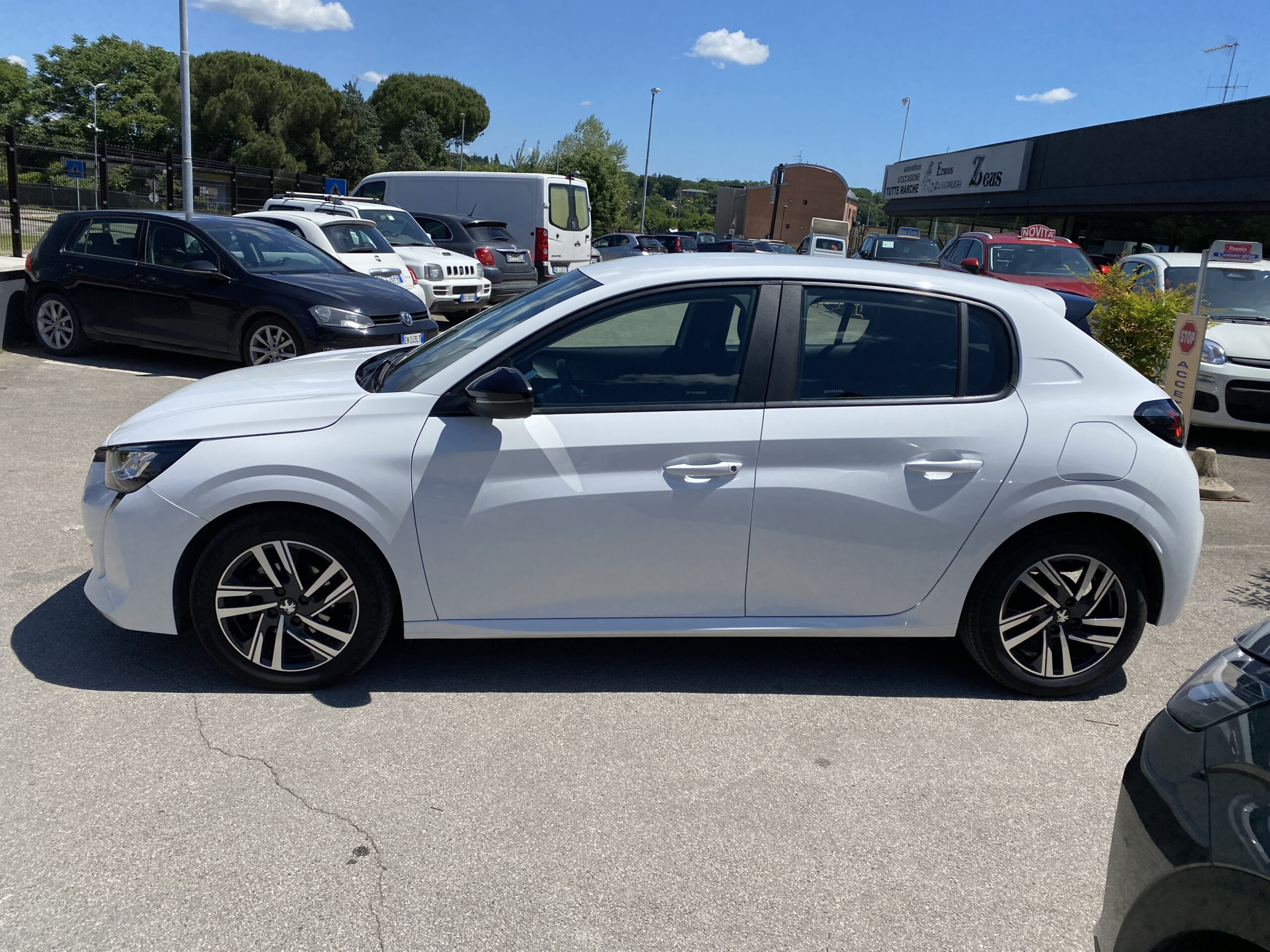 
								PEUGEOT 208 1.2 PURE TECH ACTIVE PACK 75CV full									